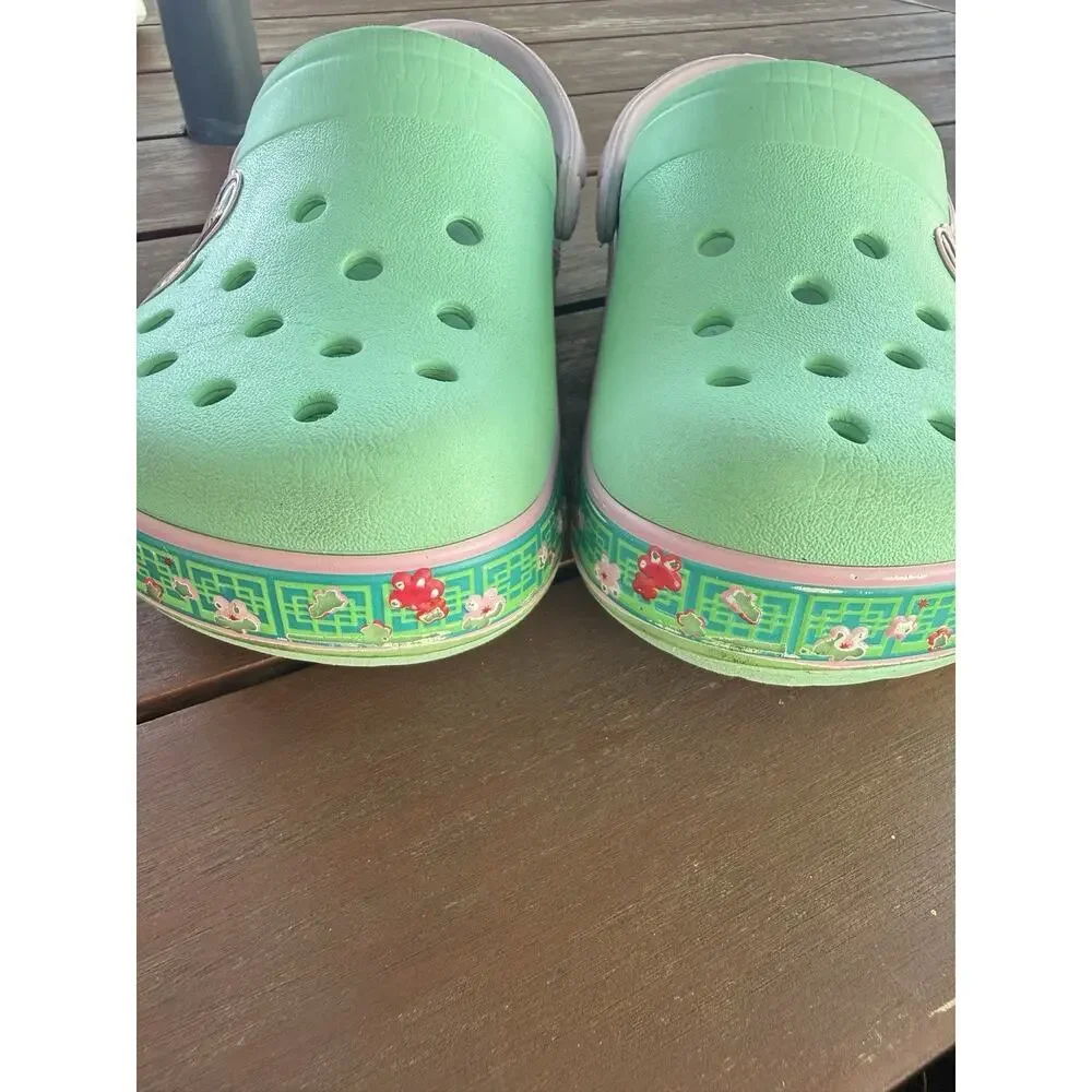 Crocs Disney Mulan Clogs Big Kids Size J2 Slip On Casual Shoes Pink Green
